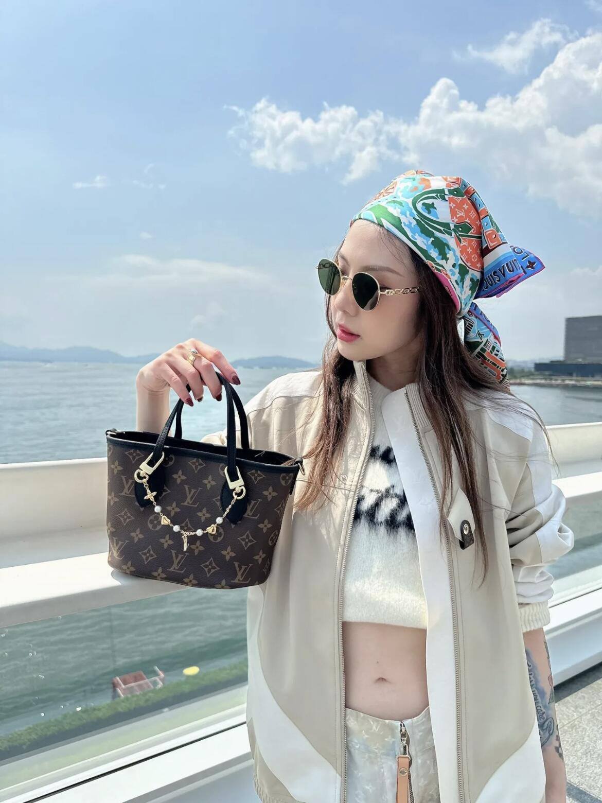 Ellebag’s 1:1 Replica of Louis Vuitton M12099 Neverfull Bandoulière Inside Out BB: Crafting Luxury with Precision-Best Quality Fake Louis Vuitton Bag Online Store, Replica designer bag ru