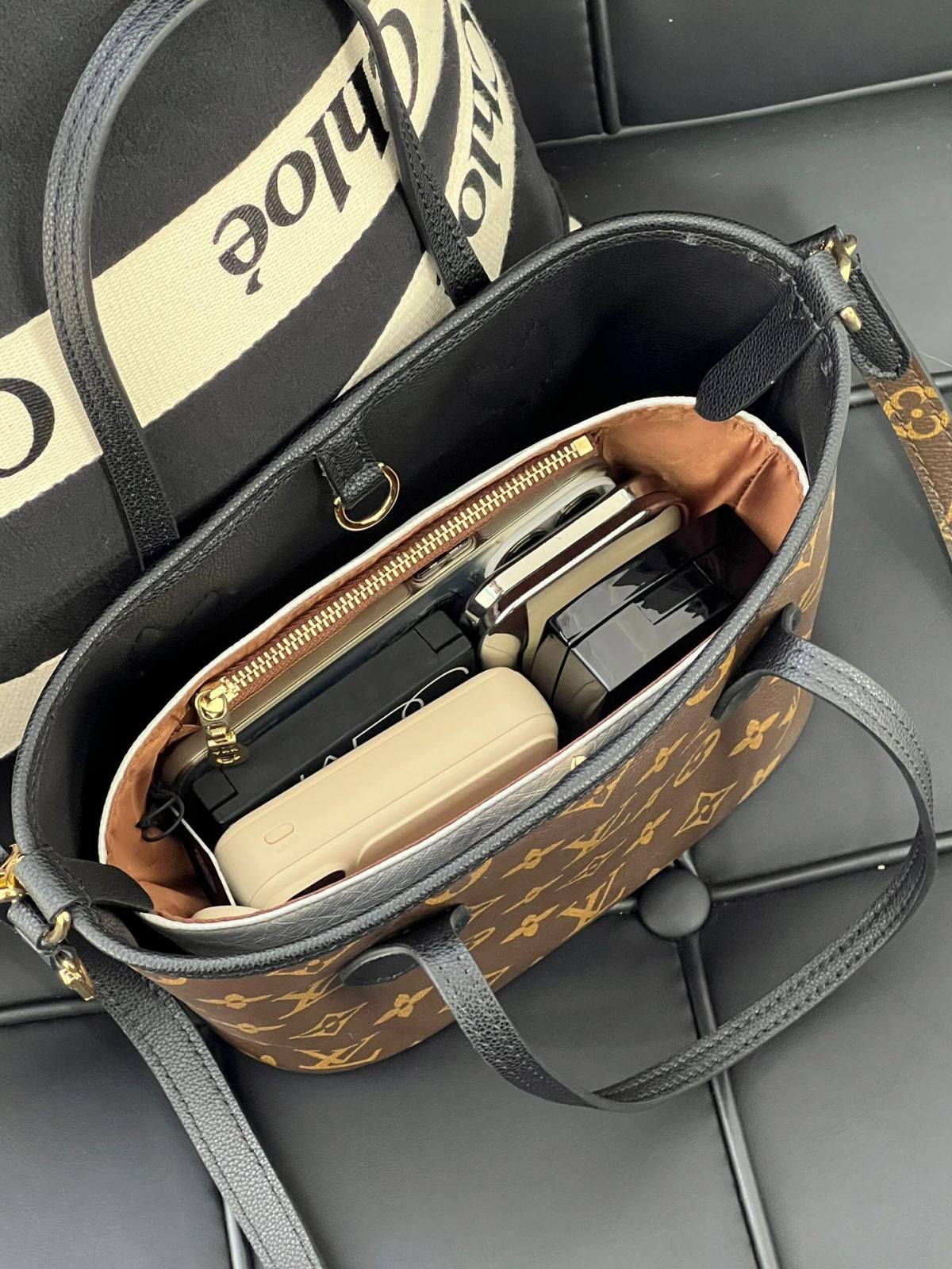 Ellebag’s 1:1 Replica of Louis Vuitton M12099 Neverfull Bandoulière Inside Out BB: Crafting Luxury with Precision-L-Aħjar Kwalità Foloz Louis Vuitton Bag Online Store, Replica designer bag ru