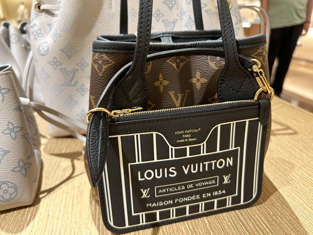 Ellebag’s 1:1 Replica of Louis Vuitton M12099 Neverfull Bandoulière Inside Out BB: Crafting Luxury with Precision-Best Quality Fake Louis Vuitton Bag Online Store, Replica designer bag ru