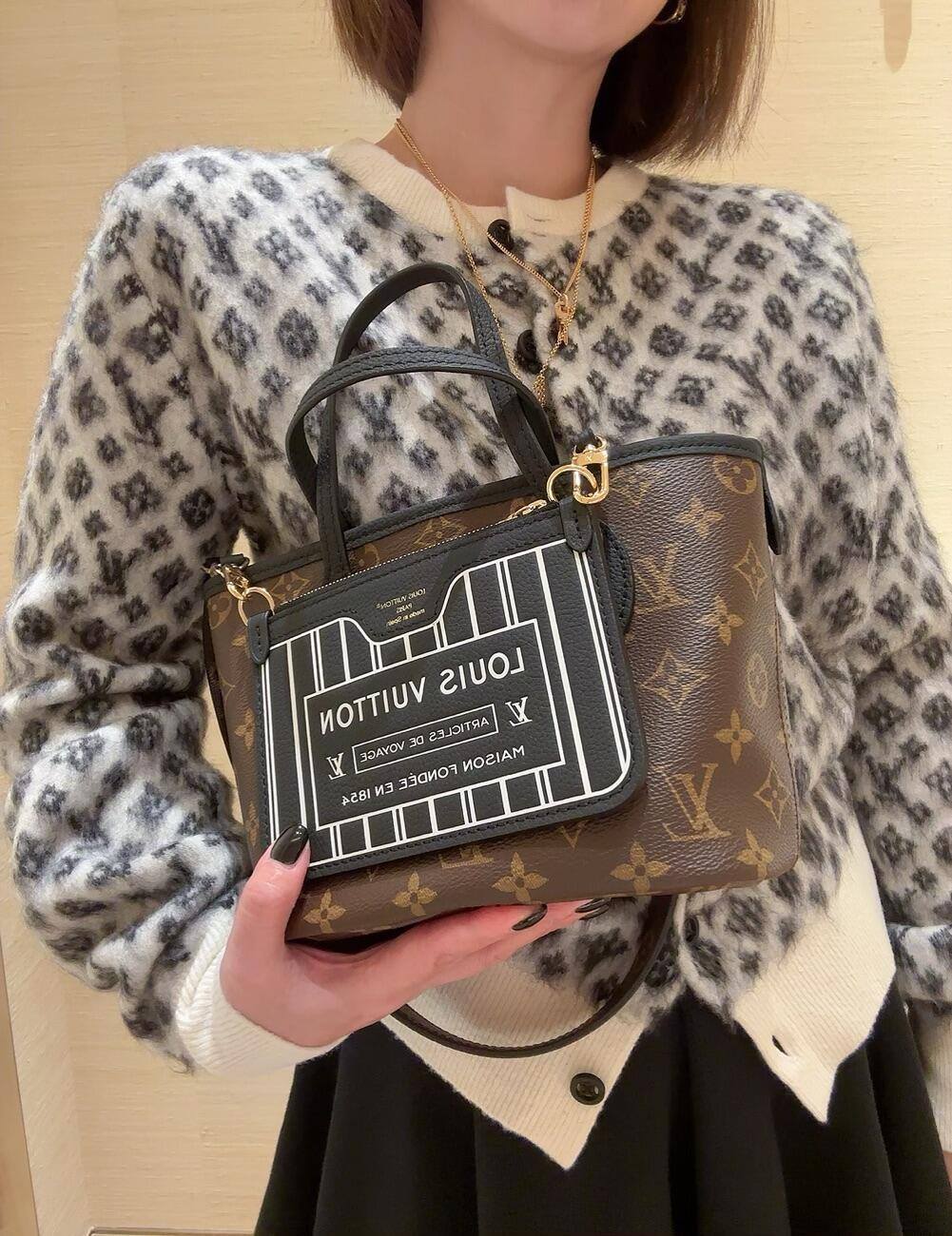 Ellebag’s 1:1 Replica of Louis Vuitton M12099 Neverfull Bandoulière Inside Out BB: Crafting Luxury with Precision-Best Quality Fake Louis Vuitton Bag Online Store, Replica designer bag ru