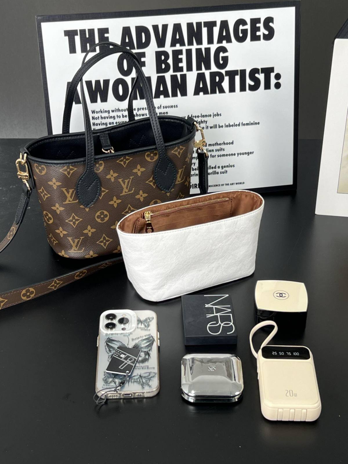 Ellebag’s 1:1 Replica of Louis Vuitton M12099 Neverfull Bandoulière Inside Out BB: Crafting Luxury with Precision-Tayada ugu Fiican ee Louis Vuitton Boorsada Online Store, Bac naqshadeeye nuqul ah