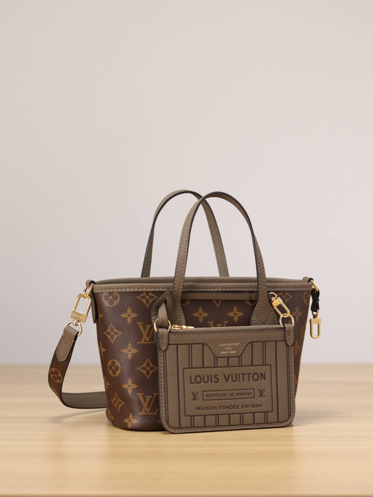 Ellebag’s 1:1 Replica of Louis Vuitton M12109 Neverfull Bandoulière Inside Out BB: A True Reflection of Craftsmanship （2024 Nov updated）-Magazin online de geanți Louis Vuitton fals de cea mai bună calitate, geantă de designer replica ru