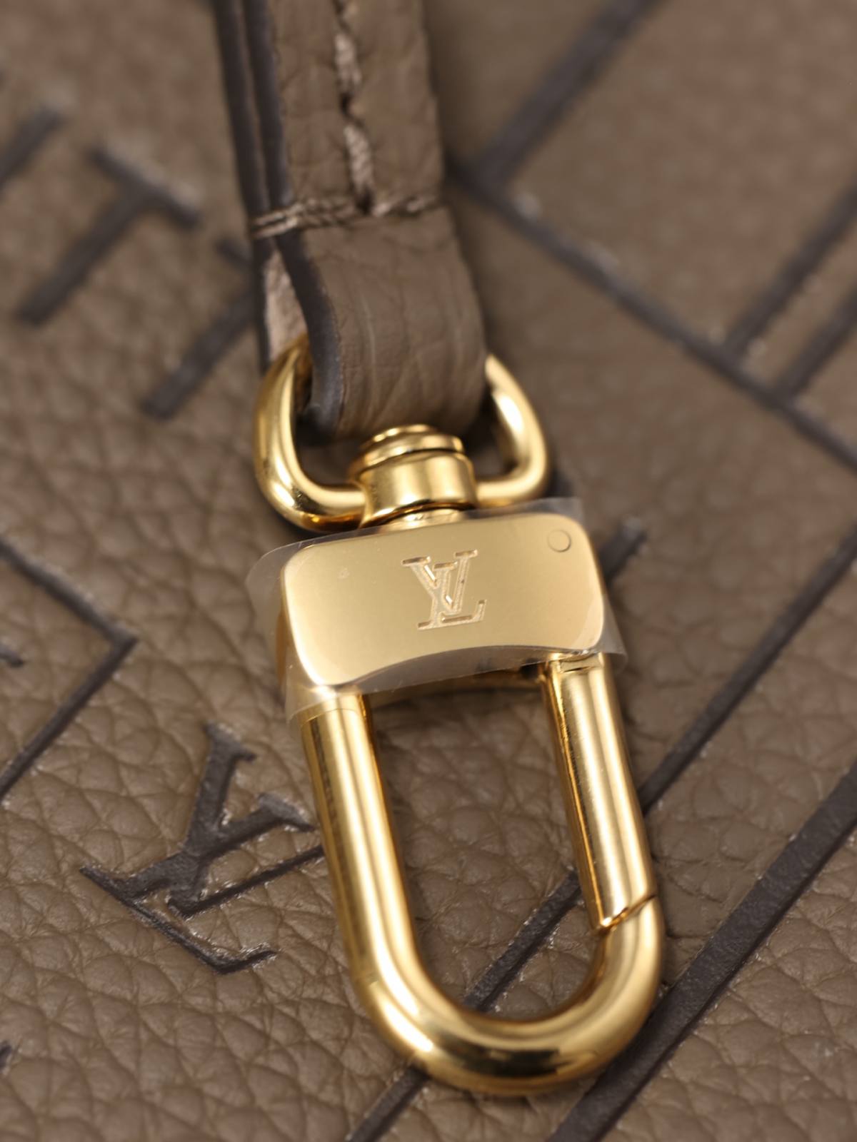 Ellebag’s 1:1 Replica of Louis Vuitton M12109 Neverfull Bandoulière Inside Out BB: A True Reflection of Craftsmanship （2024 Nov updated）-Meilleure qualité de faux sac Louis Vuitton en ligne, réplique de sac de créateur ru