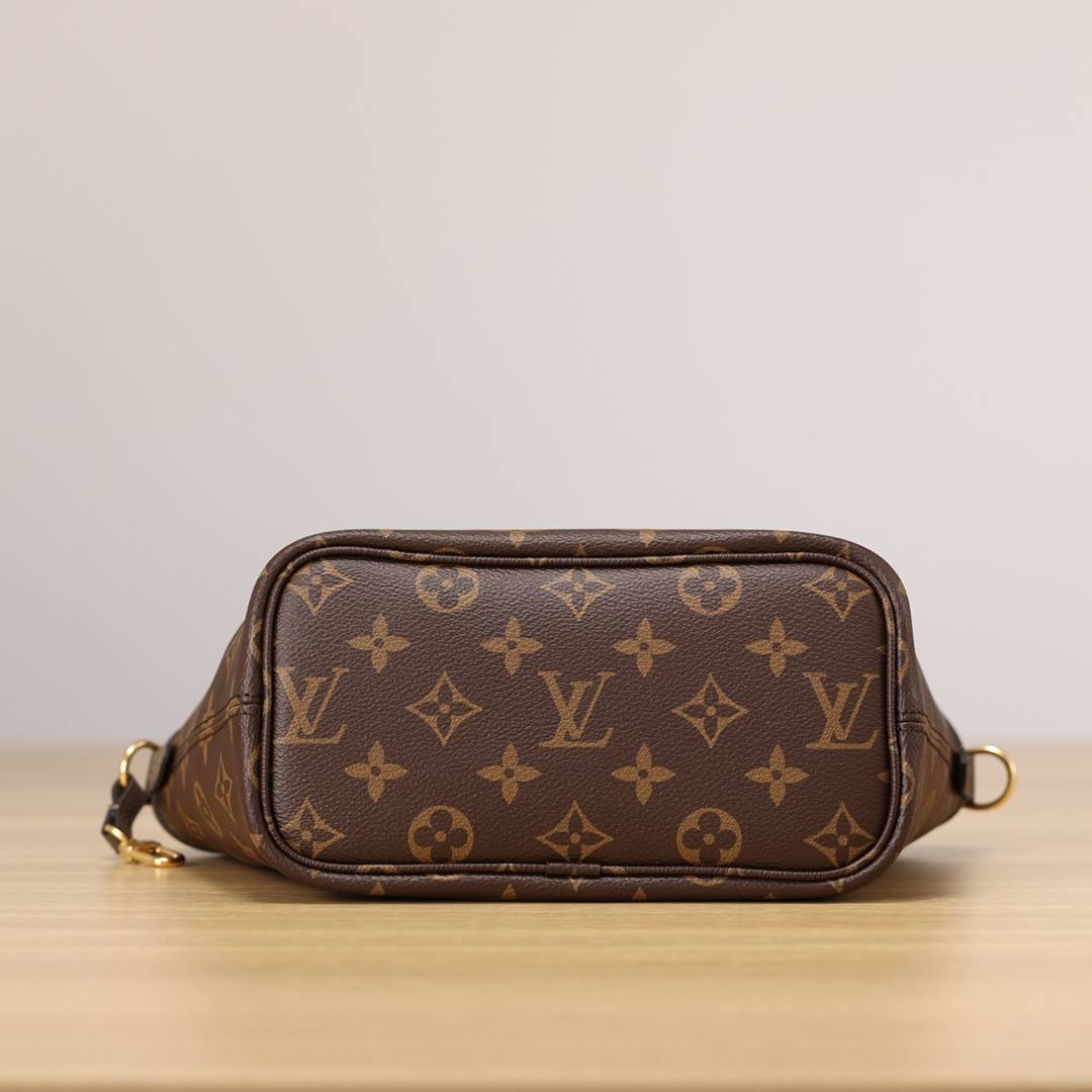 Ellebag’s 1:1 Replica of Louis Vuitton M12109 Neverfull Bandoulière Inside Out BB: A True Reflection of Craftsmanship （2024 Nov updated）-Meilleure qualité de faux sac Louis Vuitton en ligne, réplique de sac de créateur ru