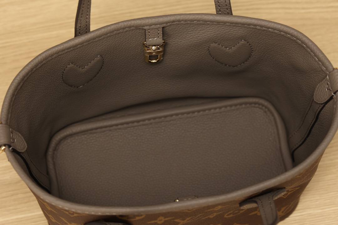 Ellebag’s 1:1 Replica of Louis Vuitton M12109 Neverfull Bandoulière Inside Out BB: A True Reflection of Craftsmanship （2024 Nov updated）-Meilleure qualité de faux sac Louis Vuitton en ligne, réplique de sac de créateur ru