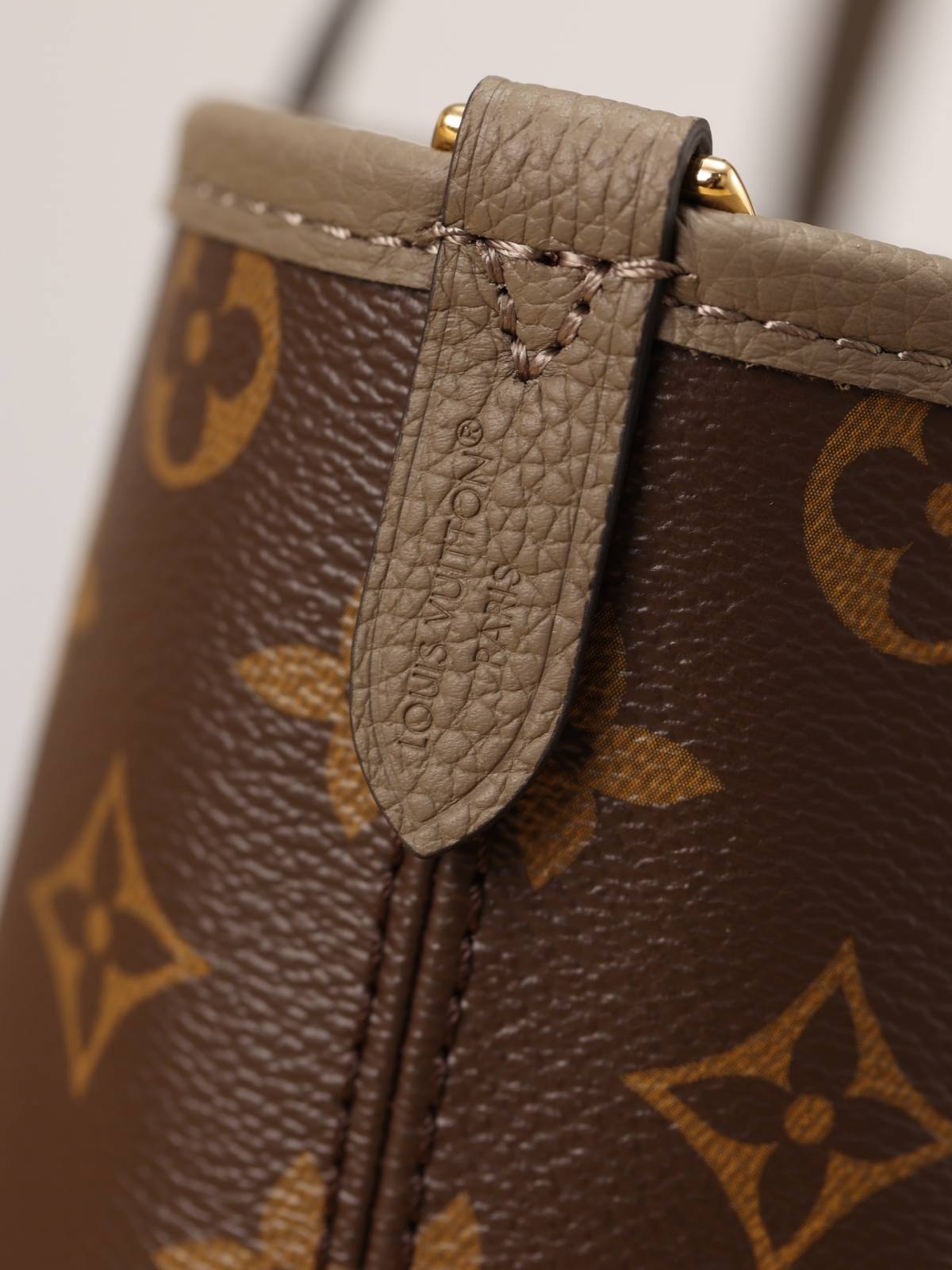 Ellebag’s 1:1 Replica of Louis Vuitton M12109 Neverfull Bandoulière Inside Out BB: A True Reflection of Craftsmanship （2024 Nov updated）-Інтэрнэт-крама падробленай сумкі Louis Vuitton лепшай якасці, рэплікі дызайнерскай сумкі ru