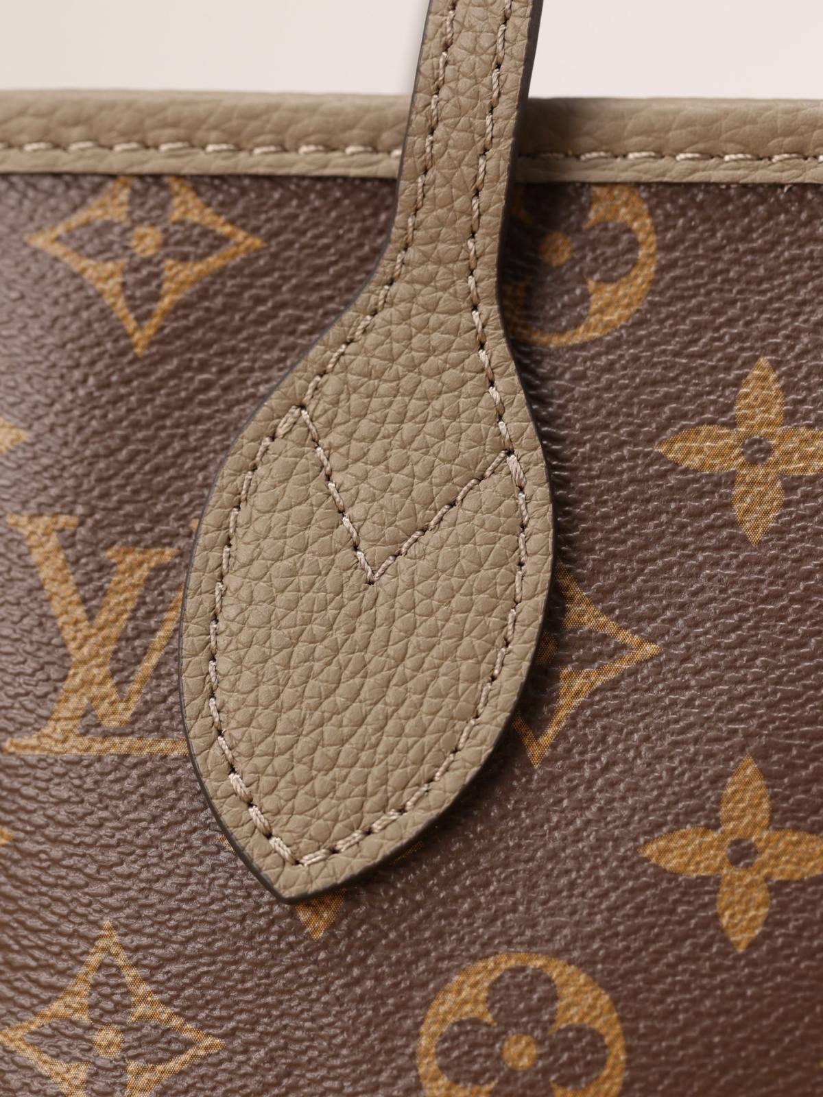 Ellebag’s 1:1 Replica of Louis Vuitton M12109 Neverfull Bandoulière Inside Out BB: A True Reflection of Craftsmanship （2024 Nov updated）-Best Quality Replica designer Bag factory in China