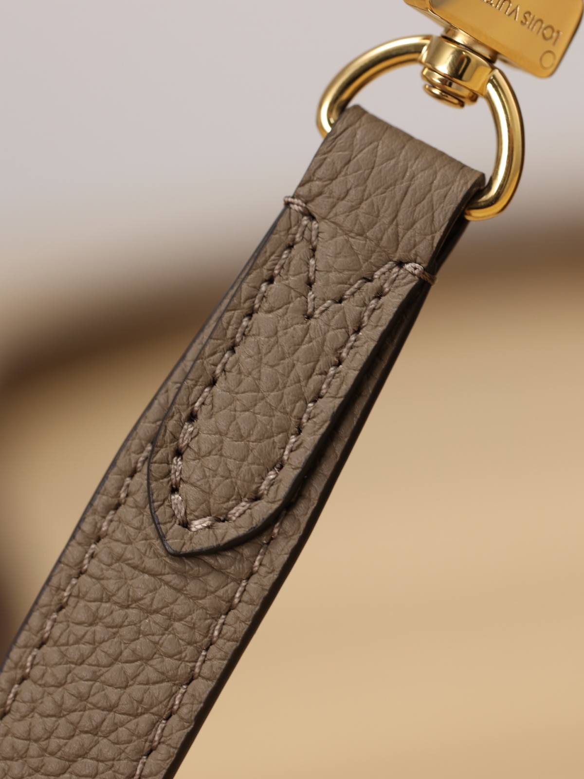 Ellebag’s 1:1 Replica of Louis Vuitton M12109 Neverfull Bandoulière Inside Out BB: A True Reflection of Craftsmanship （2024 Nov updated）-Інтэрнэт-крама падробленай сумкі Louis Vuitton лепшай якасці, рэплікі дызайнерскай сумкі ru