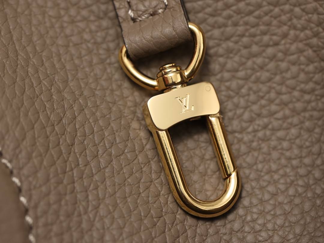 Ellebag’s 1:1 Replica of Louis Vuitton M12109 Neverfull Bandoulière Inside Out BB: A True Reflection of Craftsmanship （2024 Nov updated）-Meilleure qualité de faux sac Louis Vuitton en ligne, réplique de sac de créateur ru