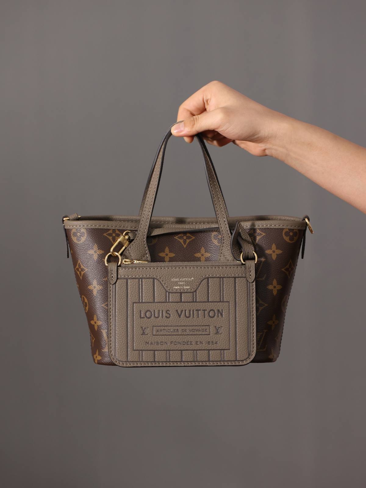 Ellebag’s 1:1 Replica of Louis Vuitton M12109 Neverfull Bandoulière Inside Out BB: A True Reflection of Craftsmanship （2024 Nov updated）-Tayada ugu Fiican ee Louis Vuitton Boorsada Online Store, Bac naqshadeeye nuqul ah