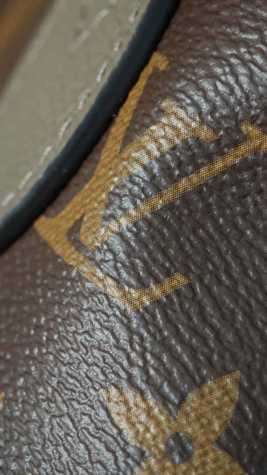 Ellebag’s 1:1 Replica of Louis Vuitton M12109 Neverfull Bandoulière Inside Out BB: A True Reflection of Craftsmanship （2024 Nov updated）-Meilleure qualité de faux sac Louis Vuitton en ligne, réplique de sac de créateur ru