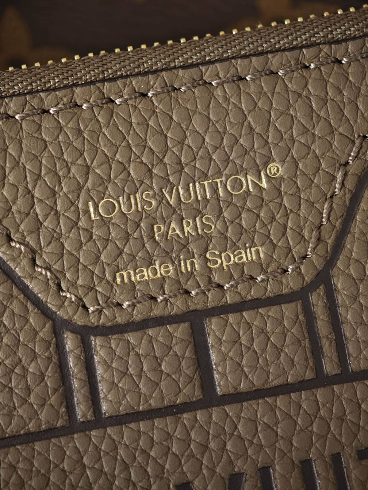 Ellebag’s 1:1 Replica of Louis Vuitton M12109 Neverfull Bandoulière Inside Out BB: A True Reflection of Craftsmanship （2024 Nov updated）-Best Quality Replica designer Bag factory in China