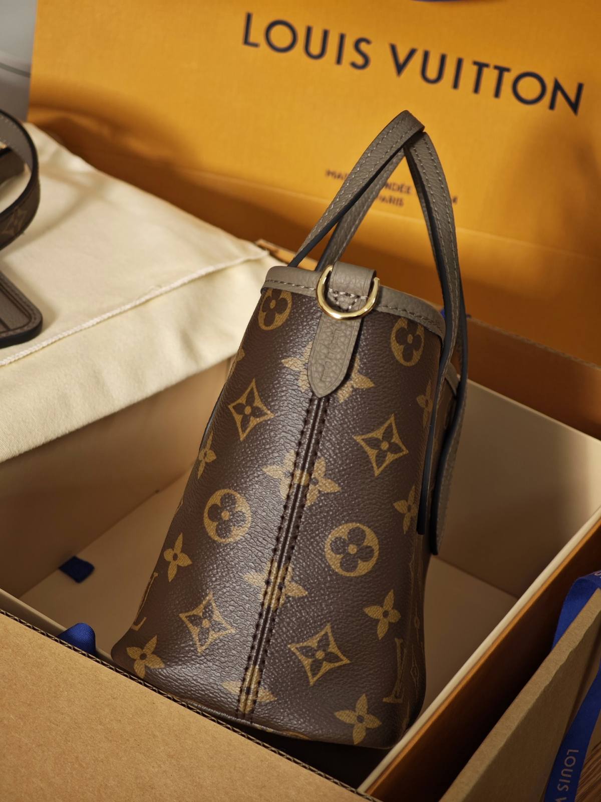 Ellebag’s 1:1 Replica of Louis Vuitton M12109 Neverfull Bandoulière Inside Out BB: A True Reflection of Craftsmanship （2024 Nov updated）-Best Quality Replica designer Bag factory in China