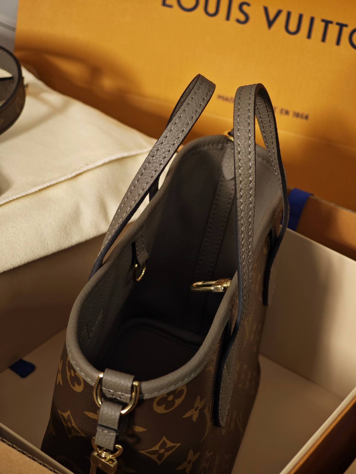 Ellebag’s 1:1 Replica of Louis Vuitton M12109 Neverfull Bandoulière Inside Out BB: A True Reflection of Craftsmanship （2024 Nov updated）-Լավագույն որակի կեղծ Louis Vuitton պայուսակների առցանց խանութ, Replica դիզայներական պայուսակ ru