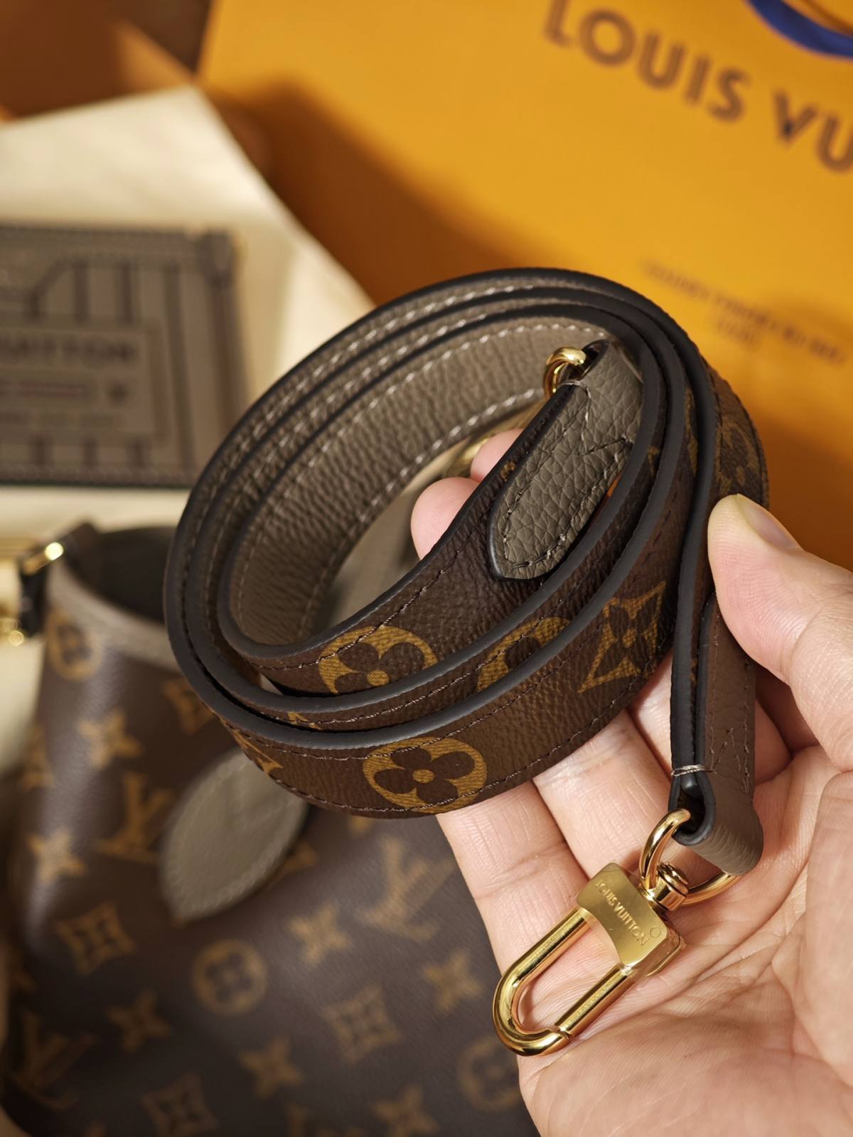 Ellebag’s 1:1 Replica of Louis Vuitton M12109 Neverfull Bandoulière Inside Out BB: A True Reflection of Craftsmanship （2024 Nov updated）-Meilleure qualité de faux sac Louis Vuitton en ligne, réplique de sac de créateur ru