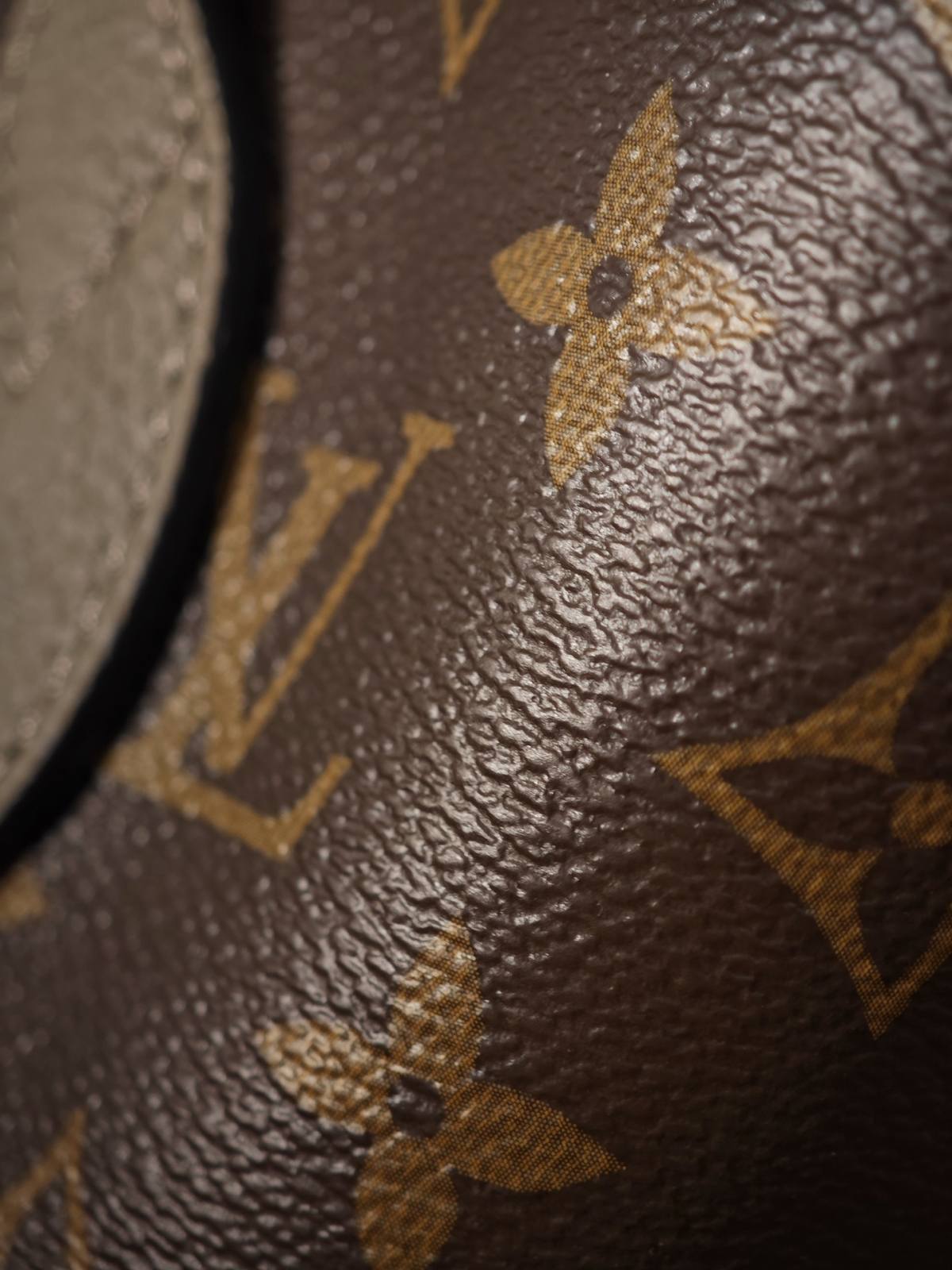 Ellebag’s 1:1 Replica of Louis Vuitton M12109 Neverfull Bandoulière Inside Out BB: A True Reflection of Craftsmanship （2024 Nov updated）-Meilleure qualité de faux sac Louis Vuitton en ligne, réplique de sac de créateur ru