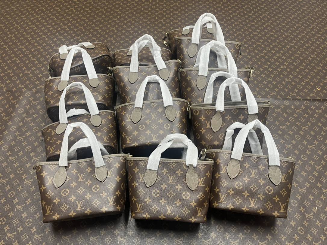 Ellebag’s 1:1 Replica of Louis Vuitton M12109 Neverfull Bandoulière Inside Out BB: A True Reflection of Craftsmanship （2024 Nov updated）-Tayada ugu Fiican ee Louis Vuitton Boorsada Online Store, Bac naqshadeeye nuqul ah