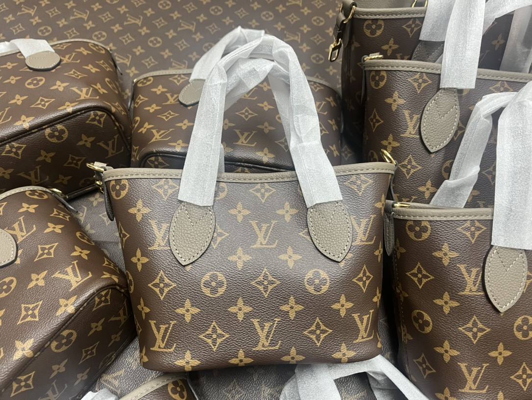 Ellebag’s 1:1 Replica of Louis Vuitton M12109 Neverfull Bandoulière Inside Out BB: A True Reflection of Craftsmanship （2024 Nov updated）-Umgangatho ogqwesileyo woMgangatho weFake weLouis Vuitton kwiVenkile ye-Intanethi, ibhegi yomyili weReplica ru