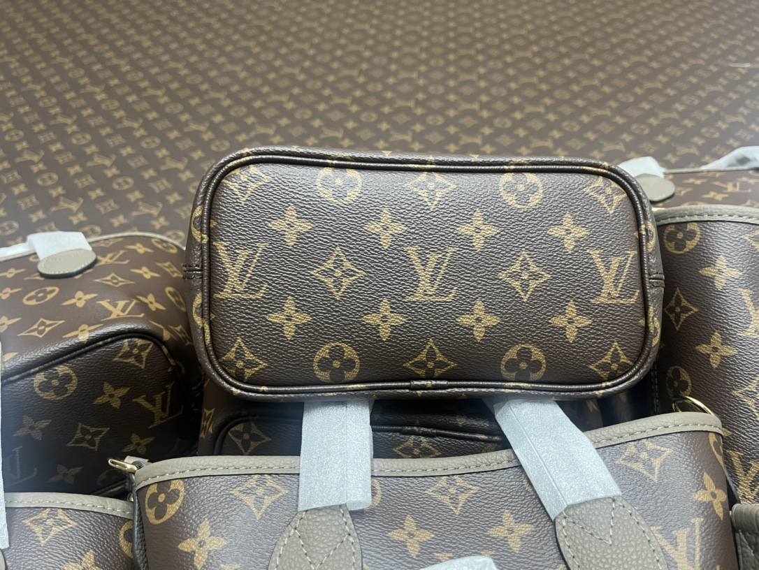 Ellebag’s 1:1 Replica of Louis Vuitton M12109 Neverfull Bandoulière Inside Out BB: A True Reflection of Craftsmanship （2024 Nov updated）-Meilleure qualité de faux sac Louis Vuitton en ligne, réplique de sac de créateur ru