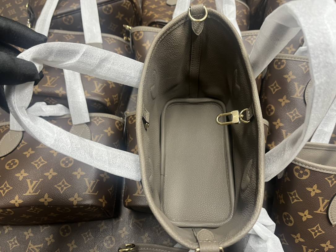 Ellebag’s 1:1 Replica of Louis Vuitton M12109 Neverfull Bandoulière Inside Out BB: A True Reflection of Craftsmanship （2024 Nov updated）-Umgangatho ogqwesileyo woMgangatho weFake weLouis Vuitton kwiVenkile ye-Intanethi, ibhegi yomyili weReplica ru