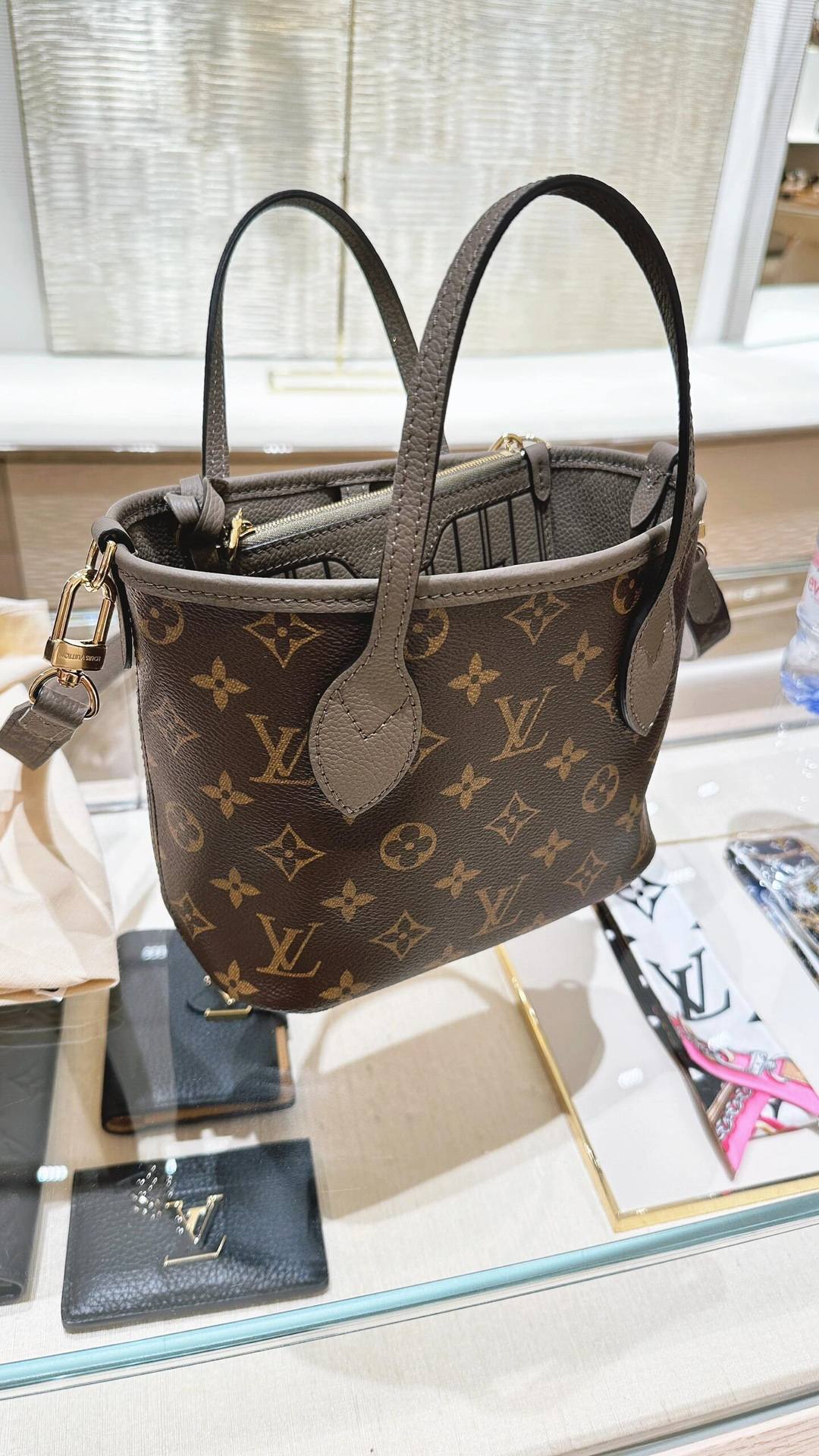 Ellebag’s 1:1 Replica of Louis Vuitton M12109 Neverfull Bandoulière Inside Out BB: A True Reflection of Craftsmanship （2024 Nov updated）-Toko Online Tas Louis Vuitton Palsu Kualitas Terbaik, Tas desainer replika ru