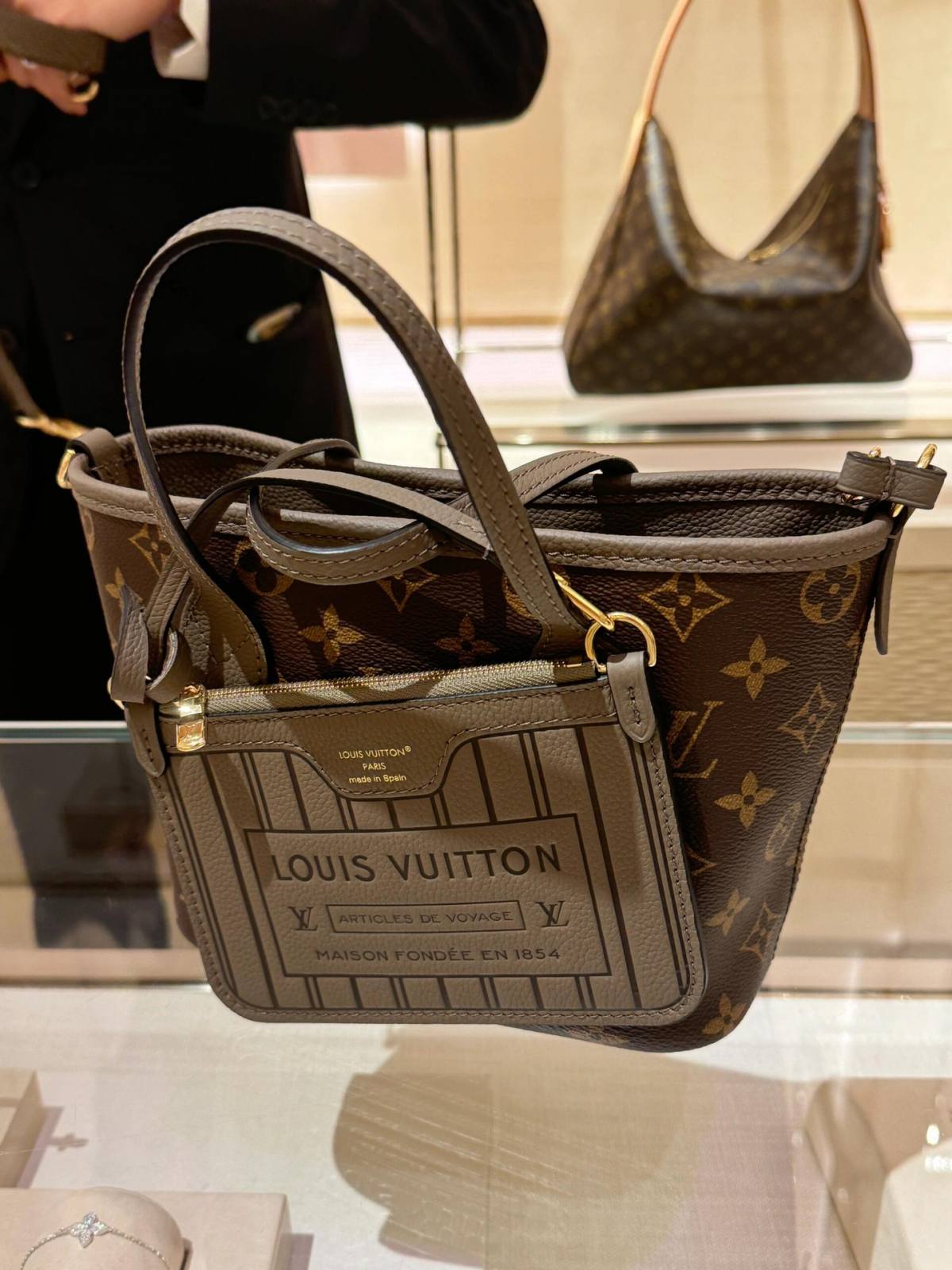 Ellebag’s 1:1 Replica of Louis Vuitton M12109 Neverfull Bandoulière Inside Out BB: A True Reflection of Craftsmanship （2024 Nov updated）-Magazin online de geanți Louis Vuitton fals de cea mai bună calitate, geantă de designer replica ru