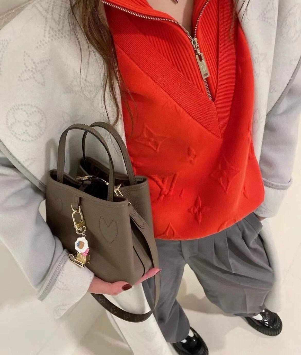 Ellebag’s 1:1 Replica of Louis Vuitton M12109 Neverfull Bandoulière Inside Out BB: A True Reflection of Craftsmanship （2024 Nov updated）-Լավագույն որակի կեղծ Louis Vuitton պայուսակների առցանց խանութ, Replica դիզայներական պայուսակ ru