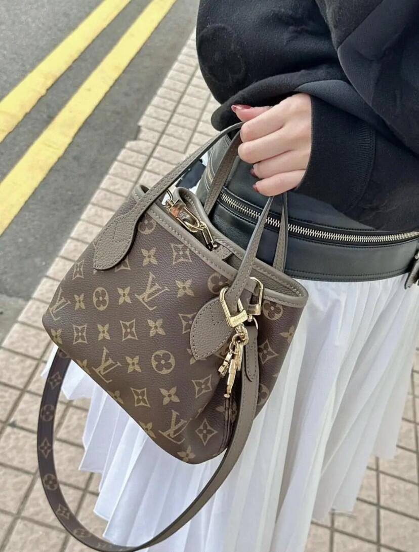 Ellebag’s 1:1 Replica of Louis Vuitton M12109 Neverfull Bandoulière Inside Out BB: A True Reflection of Craftsmanship （2024 Nov updated）-Լավագույն որակի կեղծ Louis Vuitton պայուսակների առցանց խանութ, Replica դիզայներական պայուսակ ru