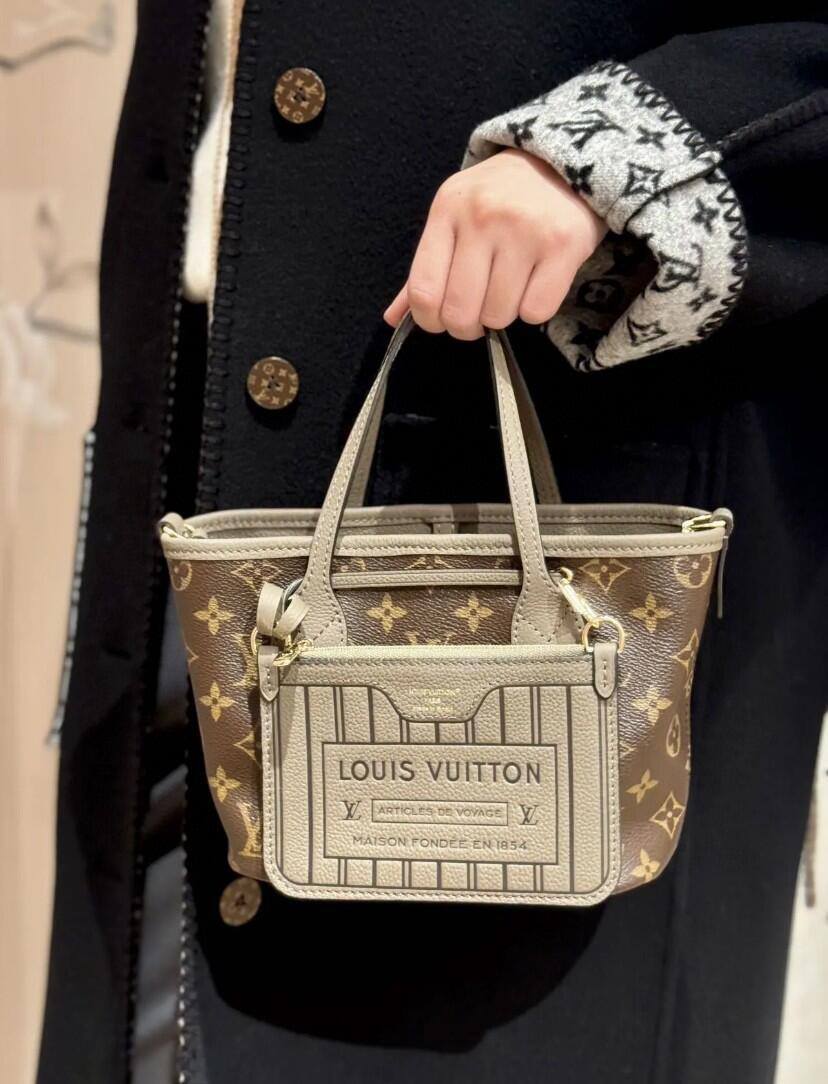 Ellebag’s 1:1 Replica of Louis Vuitton M12109 Neverfull Bandoulière Inside Out BB: A True Reflection of Craftsmanship （2024 Nov updated）-Meilleure qualité de faux sac Louis Vuitton en ligne, réplique de sac de créateur ru