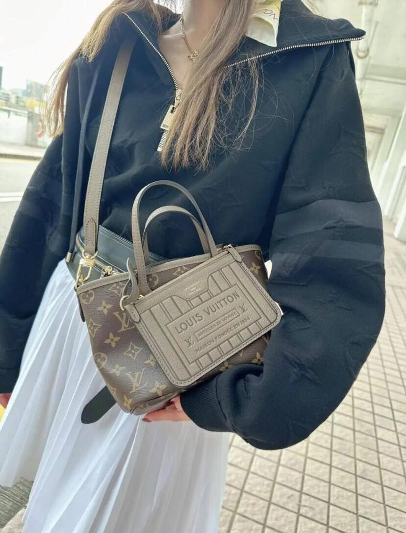 Ellebag’s 1:1 Replica of Louis Vuitton M12109 Neverfull Bandoulière Inside Out BB: A True Reflection of Craftsmanship （2024 Nov updated）-Meilleure qualité de faux sac Louis Vuitton en ligne, réplique de sac de créateur ru