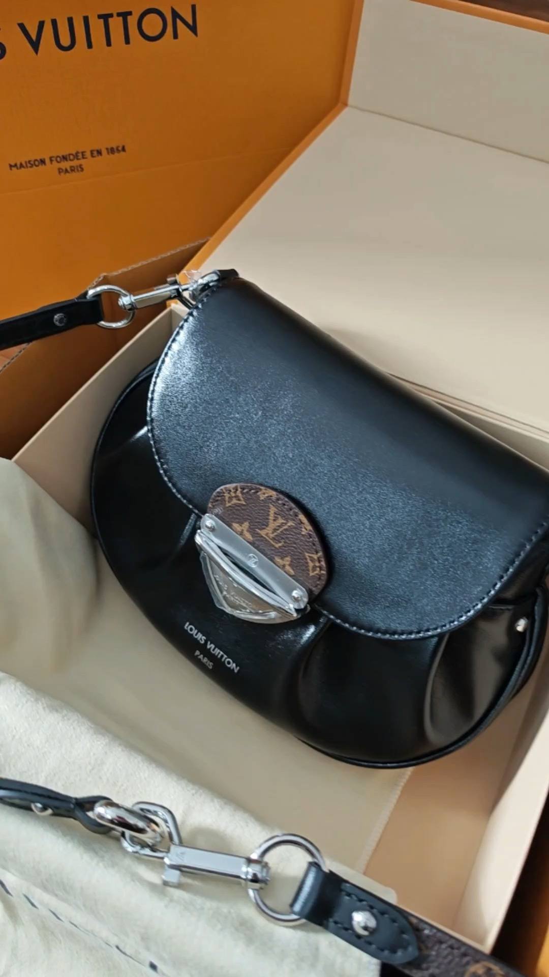 Ellebag’s 1:1 Replica of Louis Vuitton M12192 Sunset Vibe Handbag: A Masterpiece of Luxury and Craftsmanship （2024 Nov updated）-Pangalusna kualitas palsu Louis Vuitton Kantong Toko Online, Replica desainer kantong ru