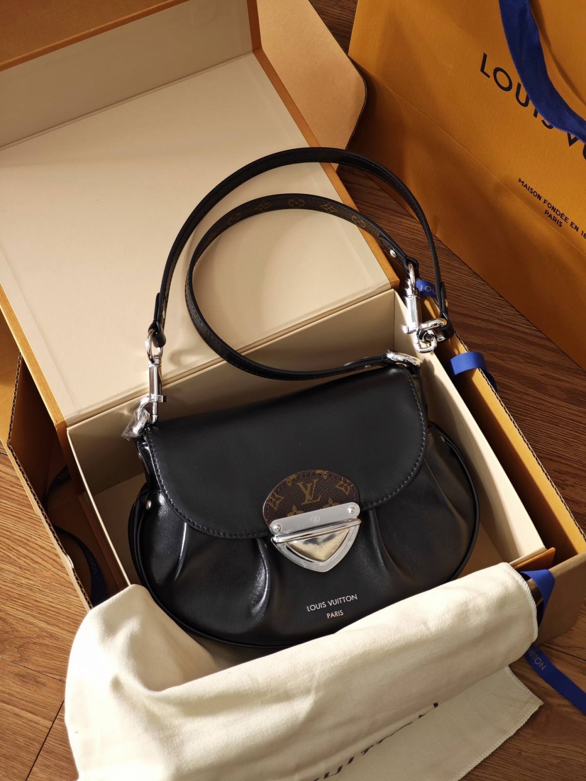 Ellebag’s 1:1 Replica of Louis Vuitton M12192 Sunset Vibe Handbag: A Masterpiece of Luxury and Craftsmanship （2024 Nov updated）-בעסטער קוואַליטעט שווינדל לוי ווויטטאָן באַג אָנליין קראָם, רעפּליקע דיזיינער זעקל רו