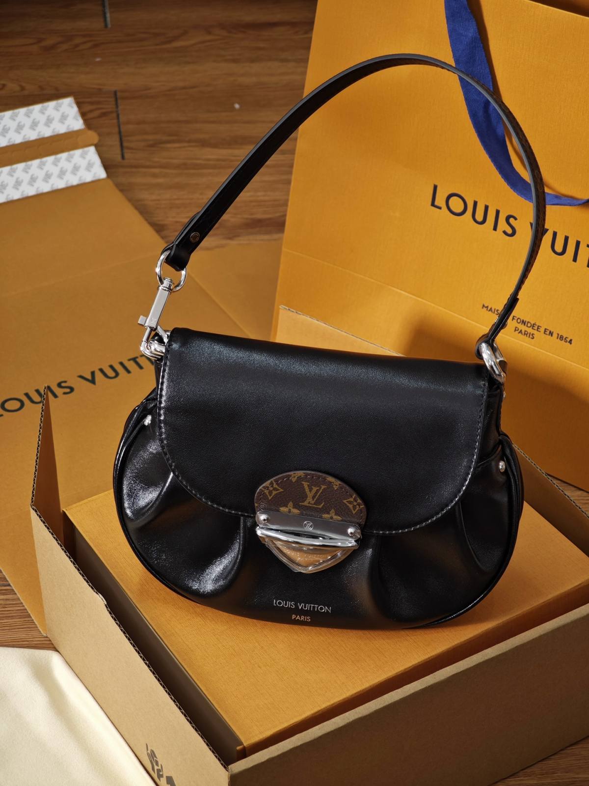 Ellebag’s 1:1 Replica of Louis Vuitton M12192 Sunset Vibe Handbag: A Masterpiece of Luxury and Craftsmanship （2024 Nov updated）-সেরা মানের নকল লুই ভিটন ব্যাগ অনলাইন স্টোর, রেপ্লিকা ডিজাইনার ব্যাগ ru