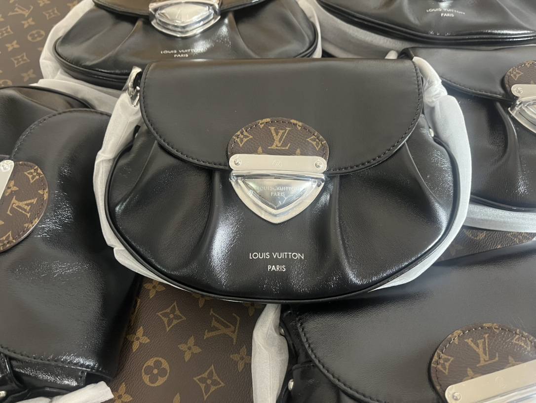 Ellebag’s 1:1 Replica of Louis Vuitton M12192 Sunset Vibe Handbag: A Masterpiece of Luxury and Craftsmanship （2024 Nov updated）-Pangalusna kualitas palsu Louis Vuitton Kantong Toko Online, Replica desainer kantong ru