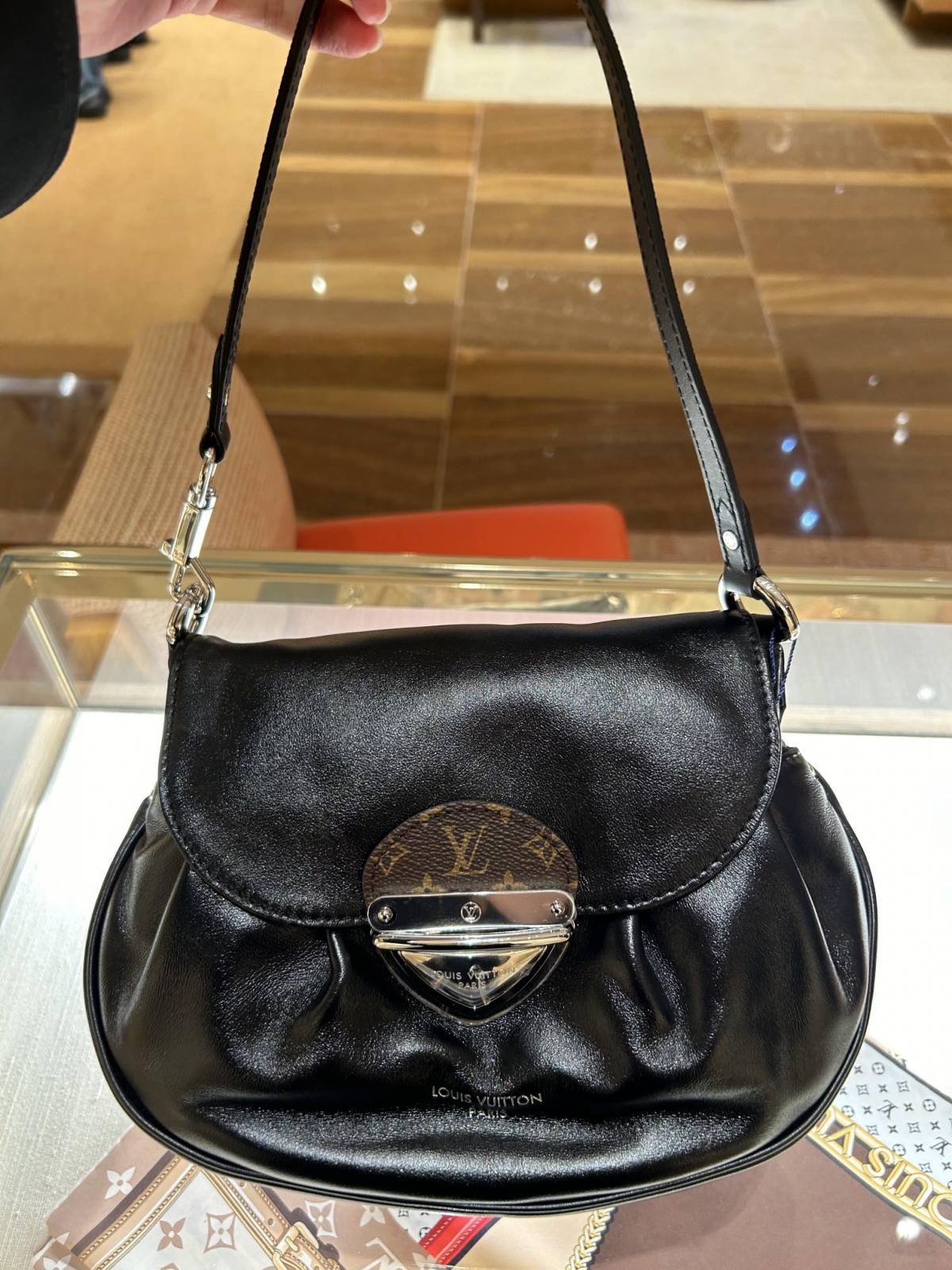 Ellebag’s 1:1 Replica of Louis Vuitton M12192 Sunset Vibe Handbag: A Masterpiece of Luxury and Craftsmanship （2024 Nov updated）-সেরা মানের নকল লুই ভিটন ব্যাগ অনলাইন স্টোর, রেপ্লিকা ডিজাইনার ব্যাগ ru