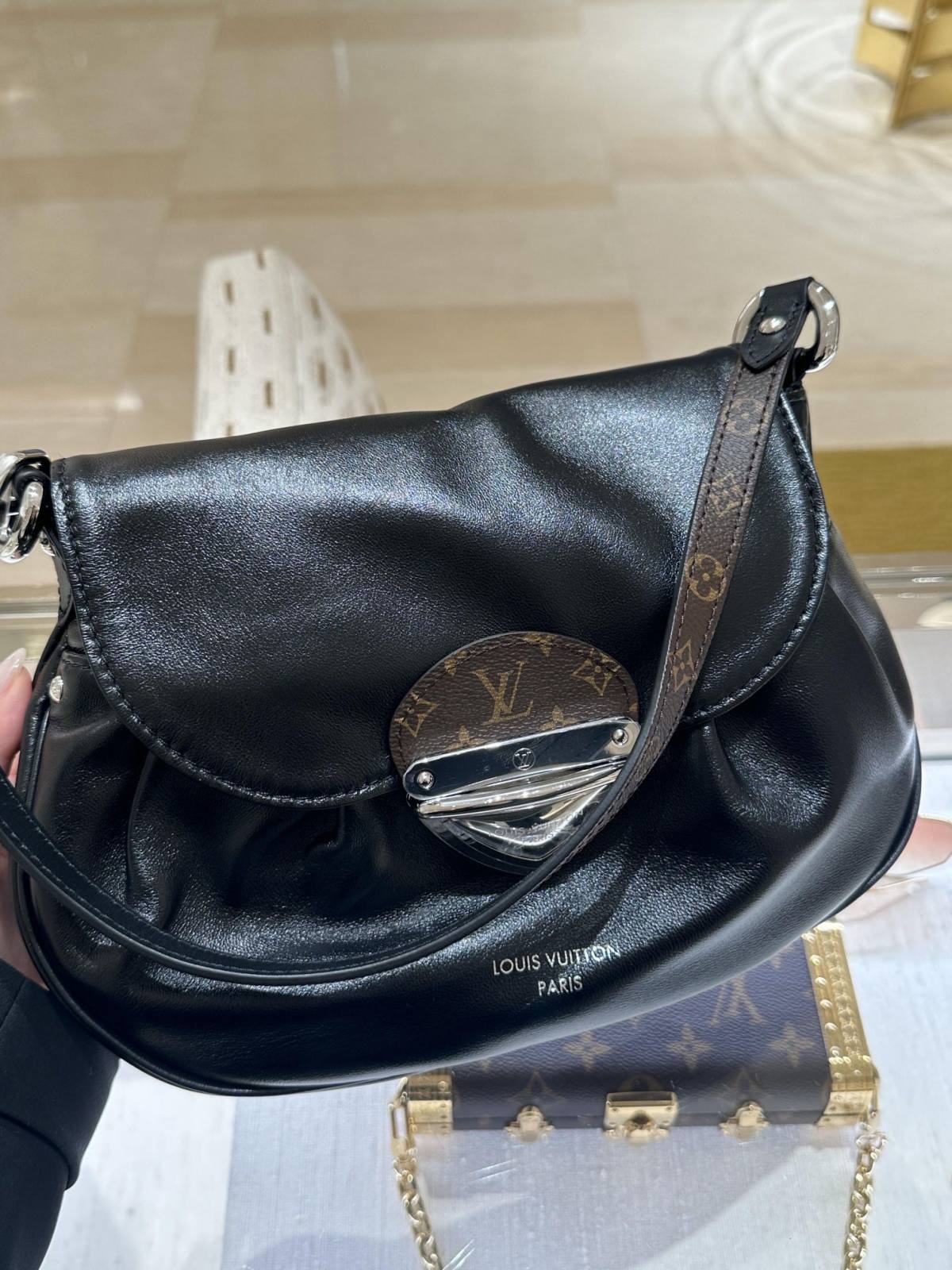 Ellebag’s 1:1 Replica of Louis Vuitton M12192 Sunset Vibe Handbag: A Masterpiece of Luxury and Craftsmanship （2024 Nov updated）-Tayada ugu Fiican ee Louis Vuitton Boorsada Online Store, Bac naqshadeeye nuqul ah