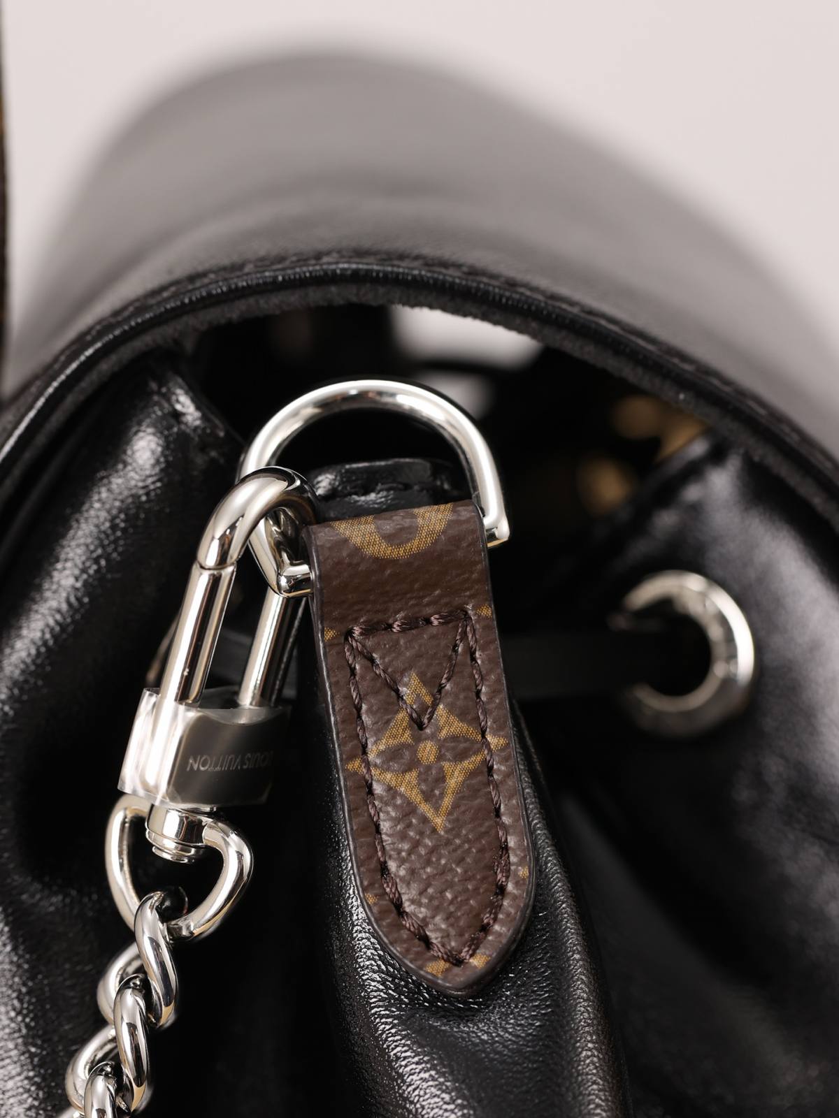 Ellebag’s 1:1 Replica of Louis Vuitton M12587 Montsouris PM: A Masterpiece of Craftsmanship（2024 Nov updated）-Online obchod s falošnou taškou Louis Vuitton najvyššej kvality, replika značkovej tašky ru