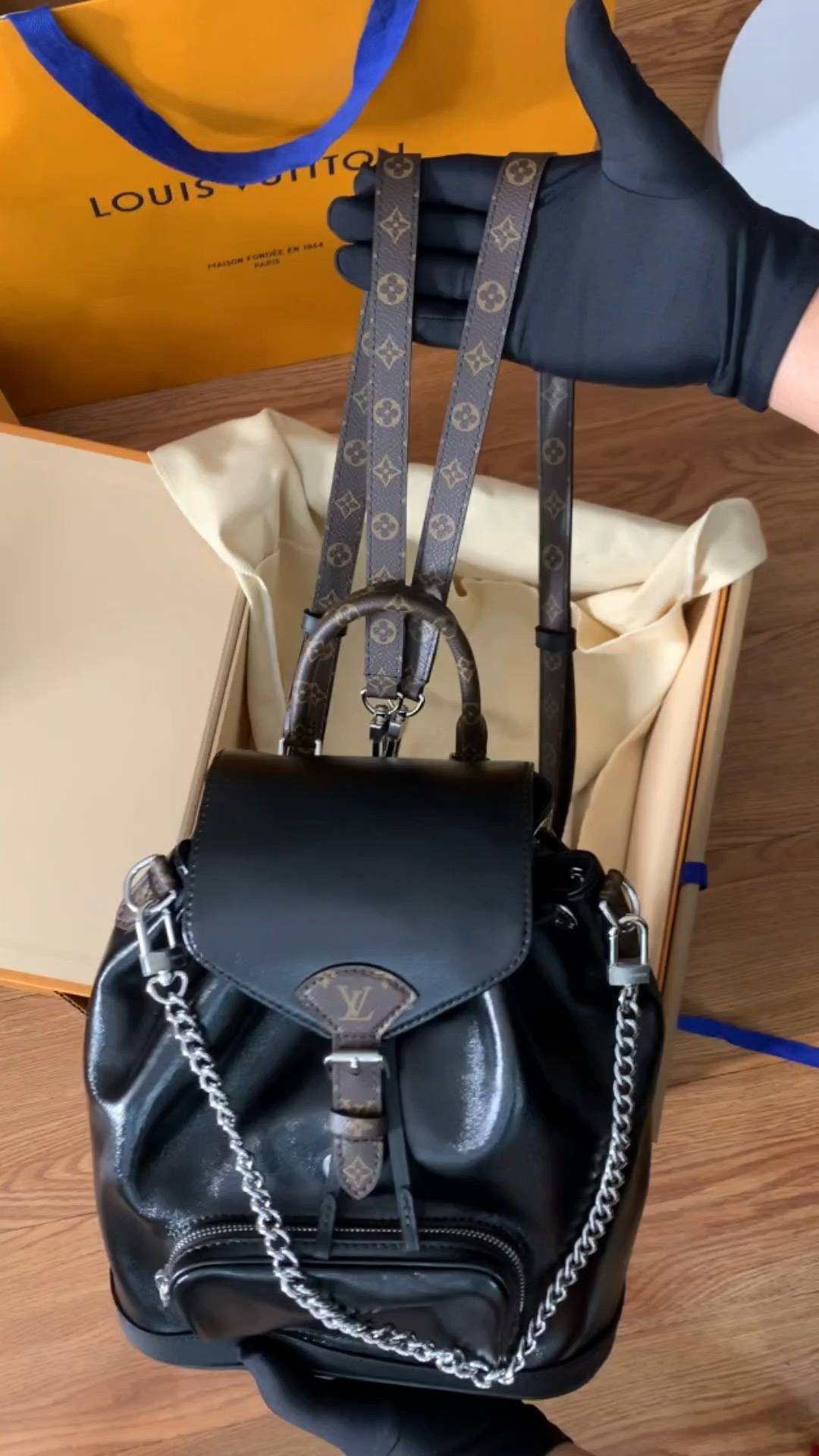 Ellebag’s 1:1 Replica of Louis Vuitton M12587 Montsouris PM: A Masterpiece of Craftsmanship（2024 Nov updated）-Dyqani në internet i çantave të rreme Louis Vuitton me cilësi më të mirë, çanta modeli kopje ru