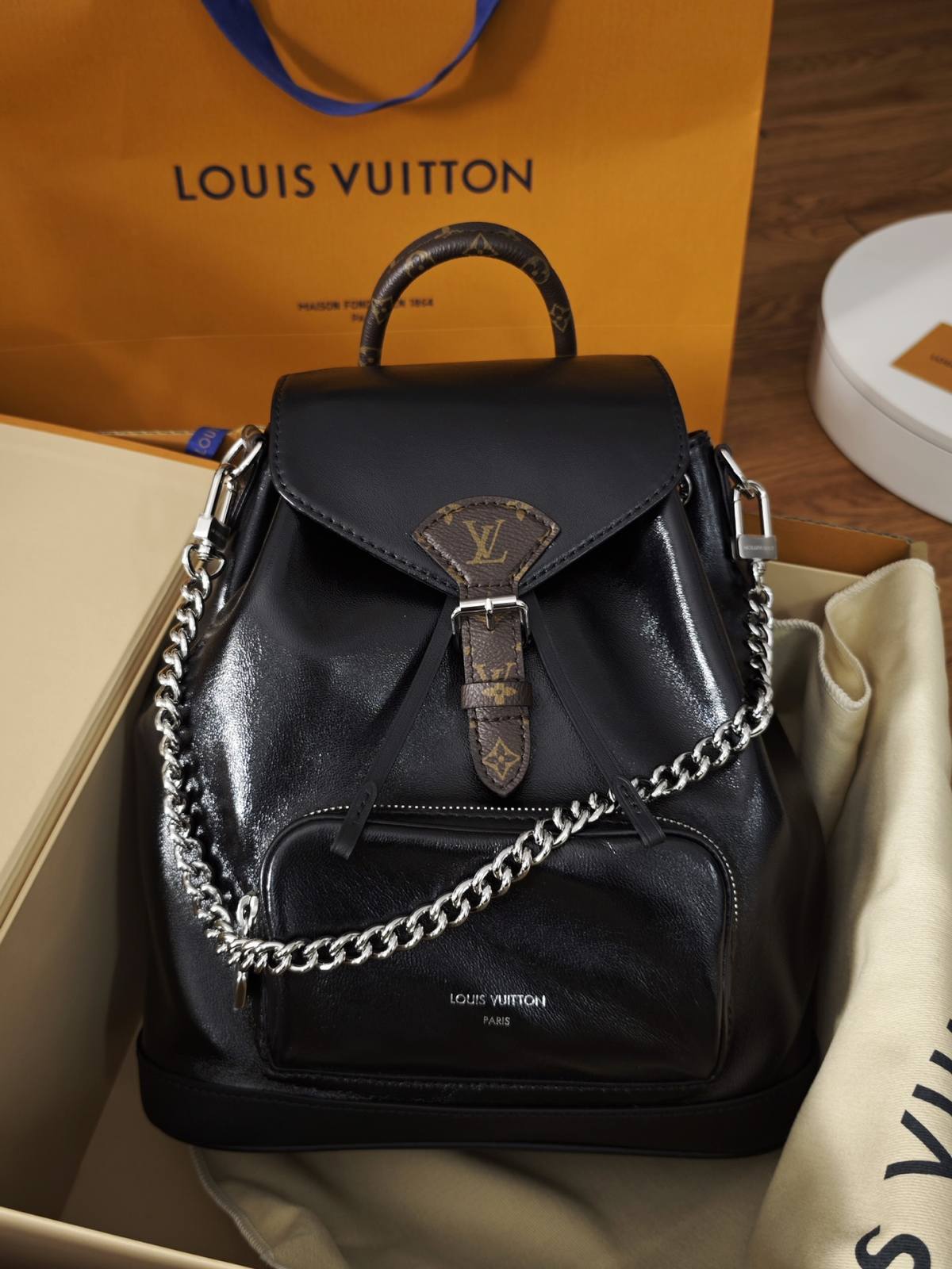 Ellebag’s 1:1 Replica of Louis Vuitton M12587 Montsouris PM: A Masterpiece of Craftsmanship（2024 Nov updated）-Bästa kvalitet Fake Louis Vuitton Bag Online Store, Replica designer bag ru