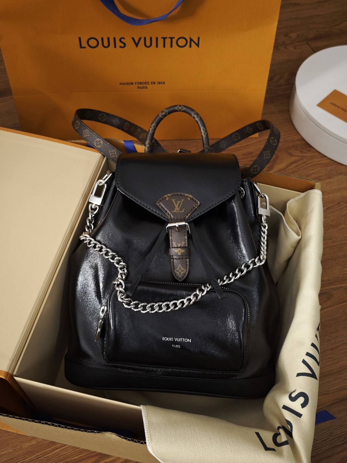 Ellebag’s 1:1 Replica of Louis Vuitton M12587 Montsouris PM: A Masterpiece of Craftsmanship（2024 Nov updated）-بہترین معیار کا جعلی لوئس ووٹن بیگ آن لائن اسٹور، ریپلیکا ڈیزائنر بیگ آر یو