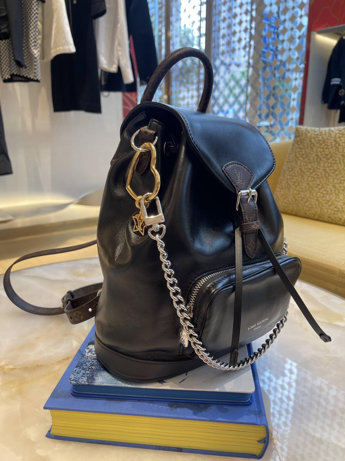 Ellebag’s 1:1 Replica of Louis Vuitton M12587 Montsouris PM: A Masterpiece of Craftsmanship（2024 Nov updated）-Loja online de bolsa Louis Vuitton falsa de melhor qualidade, bolsa de designer de réplica ru