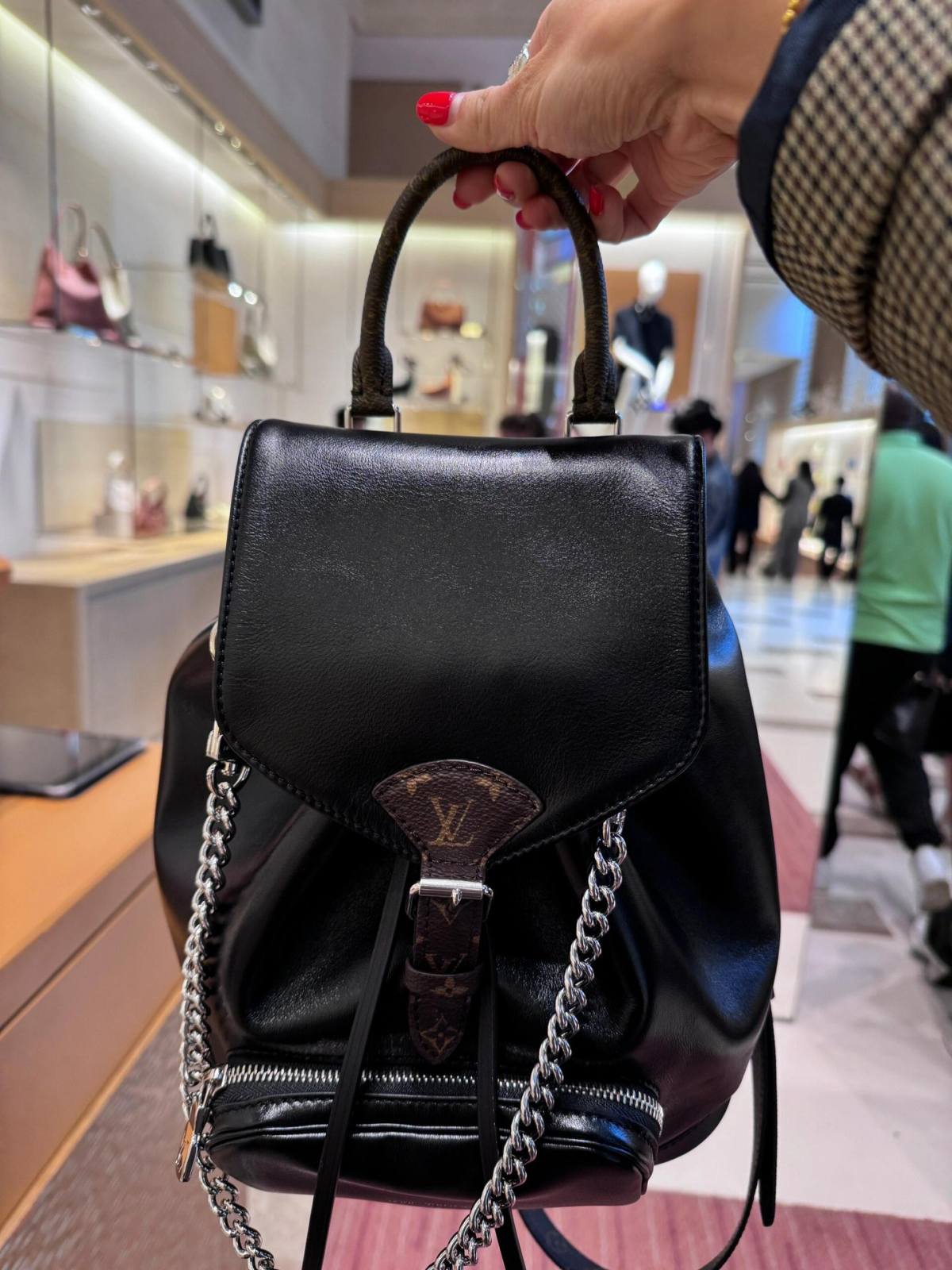 Ellebag’s 1:1 Replica of Louis Vuitton M12587 Montsouris PM: A Masterpiece of Craftsmanship（2024 Nov updated）-Loja online de bolsa Louis Vuitton falsa de melhor qualidade, bolsa de designer de réplica ru