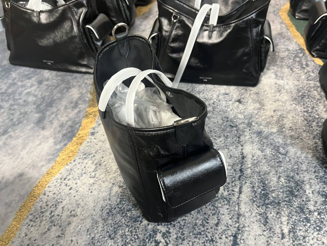 Ellebag’s 1:1 Replica of Louis Vuitton M24861 Carryall Cargo Small Handbag（2024 Nov updated）-بہترین معیار کا جعلی لوئس ووٹن بیگ آن لائن اسٹور، ریپلیکا ڈیزائنر بیگ آر یو