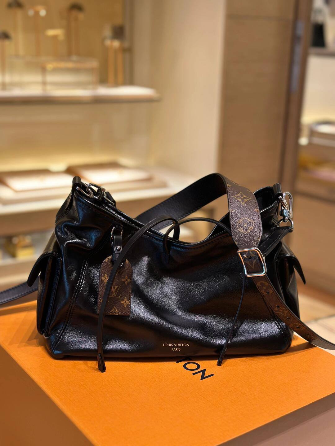 Ellebag’s 1:1 Replica of Louis Vuitton M24861 Carryall Cargo Small Handbag（2024 Nov updated）-Magazin online de geanți Louis Vuitton fals de cea mai bună calitate, geantă de designer replica ru