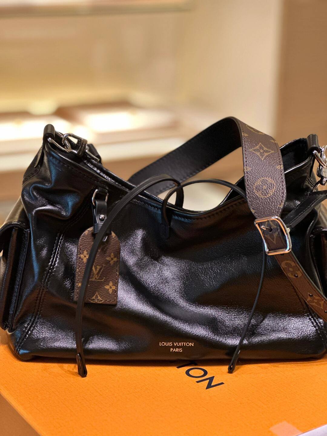 Ellebag’s 1:1 Replica of Louis Vuitton M24861 Carryall Cargo Small Handbag（2024 Nov updated）-Magazin online de geanți Louis Vuitton fals de cea mai bună calitate, geantă de designer replica ru