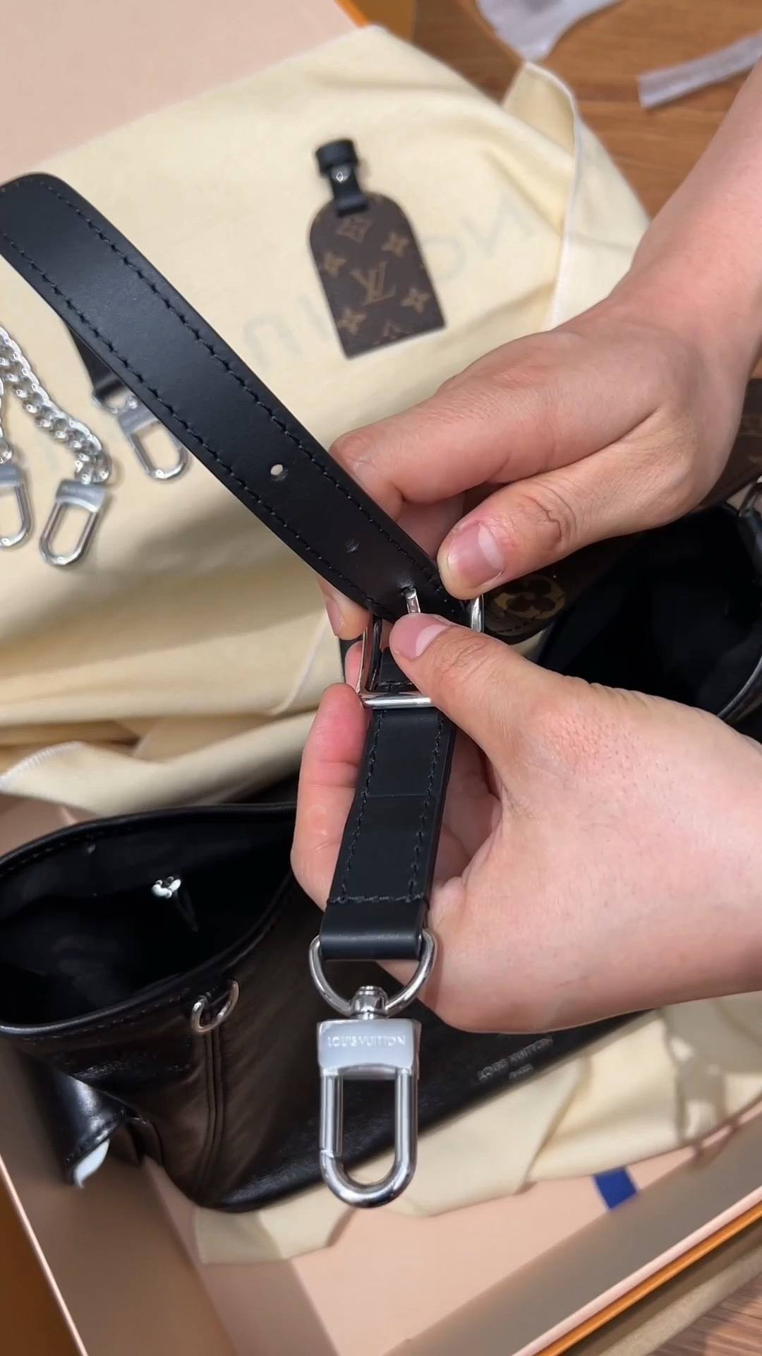 Ellebag’s 1:1 Replica of Louis Vuitton M24861 Carryall Cargo Small Handbag（2024 Nov updated）-Magazin online de geanți Louis Vuitton fals de cea mai bună calitate, geantă de designer replica ru