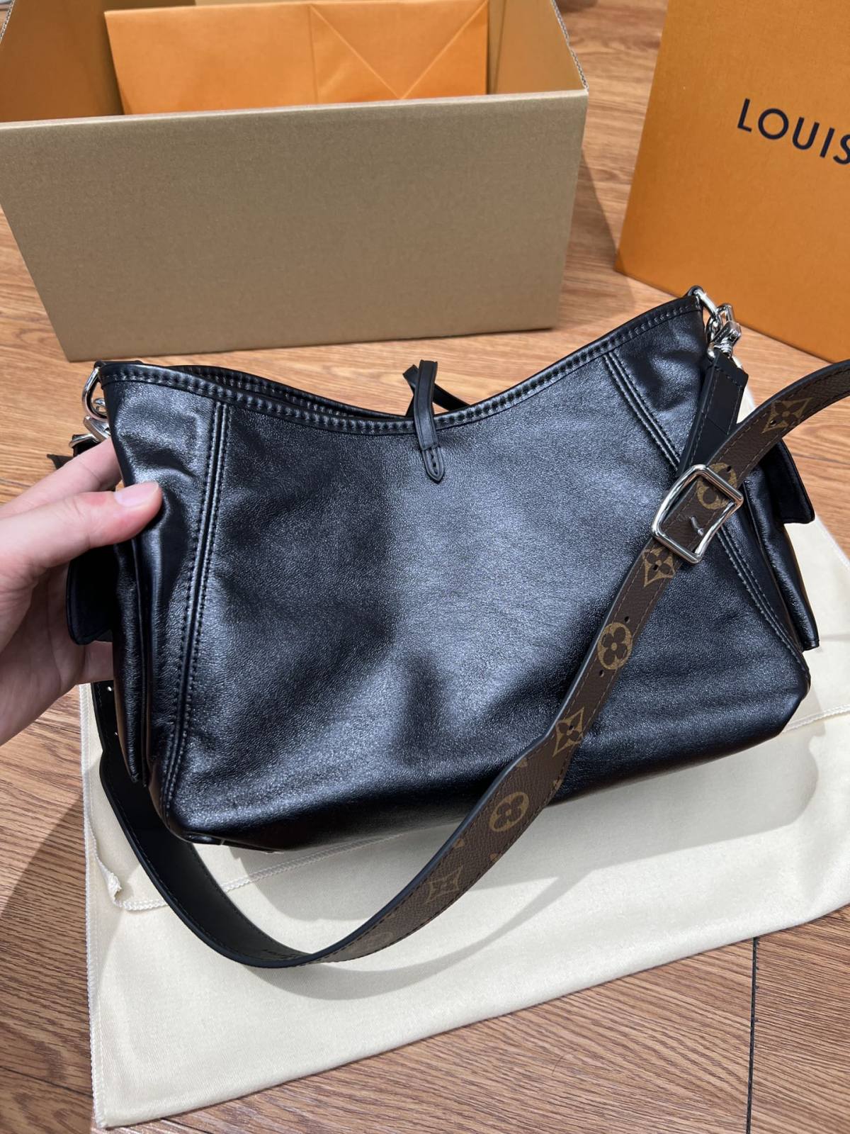 Ellebag’s 1:1 Replica of Louis Vuitton M24861 Carryall Cargo Small Handbag（2024 Nov updated）-بہترین معیار کا جعلی لوئس ووٹن بیگ آن لائن اسٹور، ریپلیکا ڈیزائنر بیگ آر یو