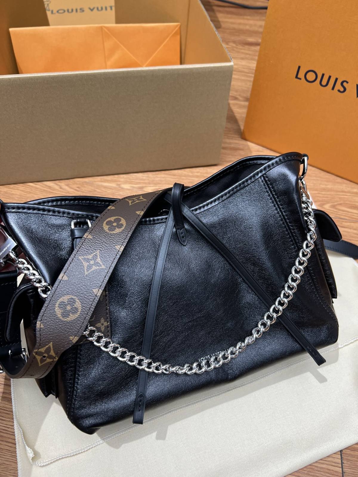 Ellebag’s 1:1 Replica of Louis Vuitton M24861 Carryall Cargo Small Handbag（2024 Nov updated）-Best Quality Replica designer Bag factory in China