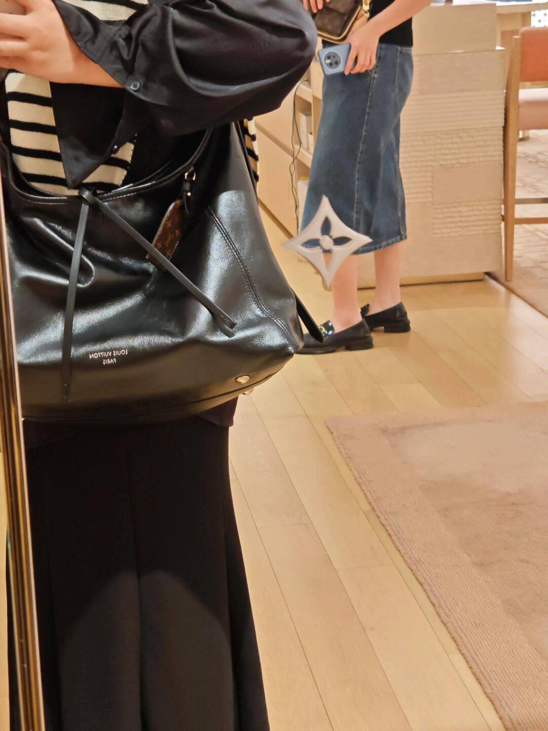 Ellebag’s 1:1 Replica of Louis Vuitton M25143 Carryall Dark Medium Handbag（2024 Nov updated）-Kedai Dalam Talian Beg Louis Vuitton Palsu Kualiti Terbaik, Beg reka bentuk replika ru