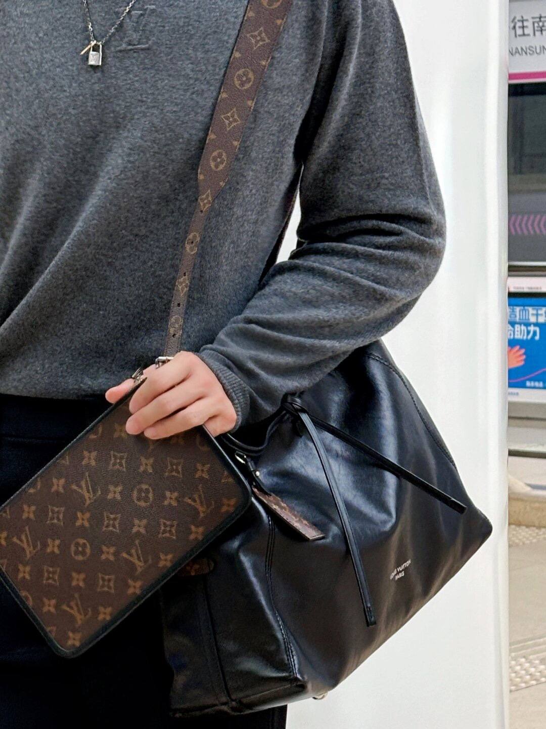 Ellebag’s 1:1 Replica of Louis Vuitton M25143 Carryall Dark Medium Handbag（2024 Nov updated）-Интернет-магазин поддельной сумки Louis Vuitton лучшего качества, копия дизайнерской сумки ru